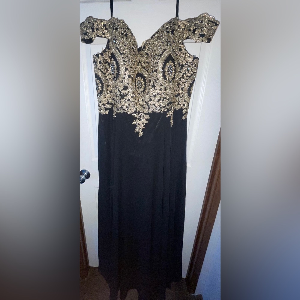 La Scala Black and gold long dress 3xl new with tags